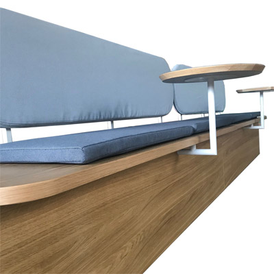 Loungeserie Elversberg Sitzbank mit integrierten Tischen und Theke abschließbar und mit Rollen